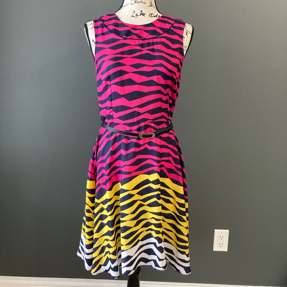 EUC- pink/yellow/white with navy stripped throughout. Size medium.